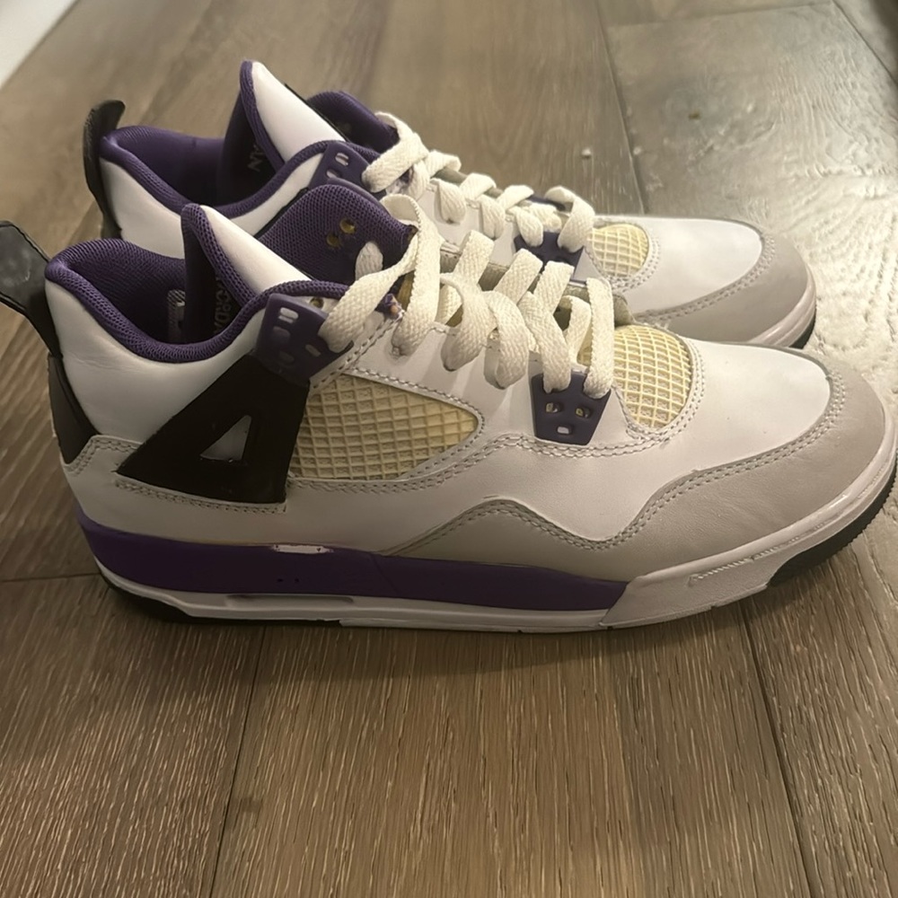 Jordan 4 Ultraviolet